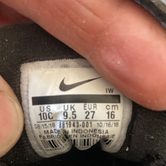 Nike black runners - Picture 6 of 7